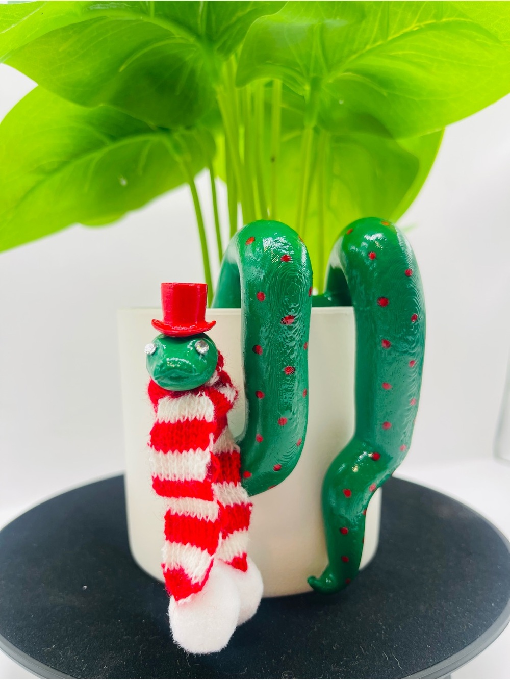 Green Reptile Planter Clip with Red Accents